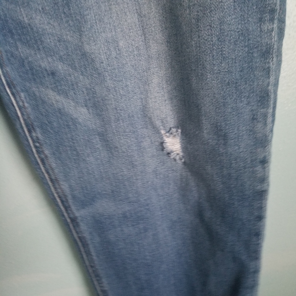 Classic High-Rise Straight Leg Women’s Jeans - Light Blue - Picture 4 of 10